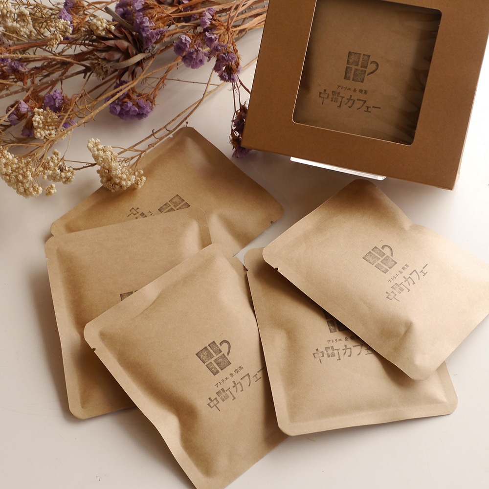 珈琲貴族 B0タペストリー うりぼうざっか 61Lq5GlBqaL._UF350,350_QL50_.jpg